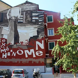 Apartament La Quiete, Mele
